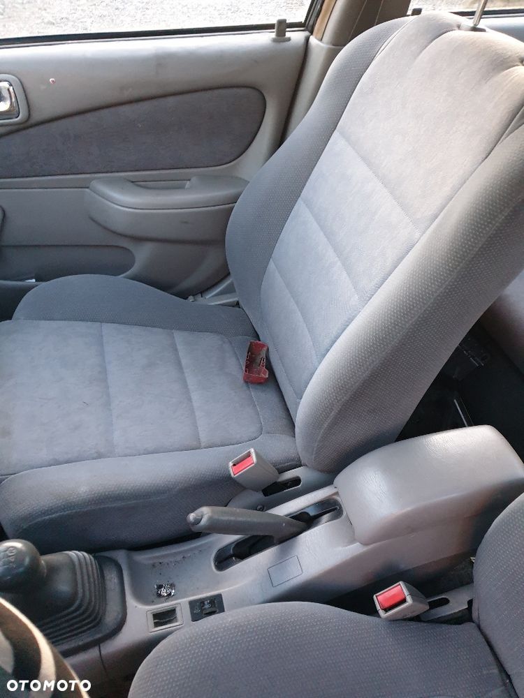 TOYOTA COROLLA 1,4 benzyna - 2000r- cały na części - 9