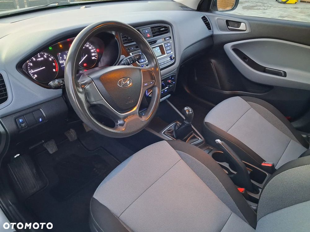 Hyundai i20 blue 1.2 Classic - 5