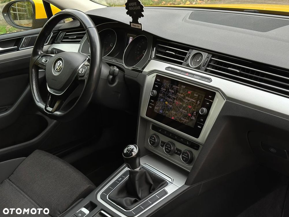 Volkswagen Passat - 9