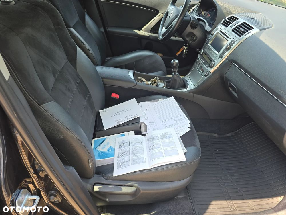 Toyota Avensis 2.0 Premium - 14