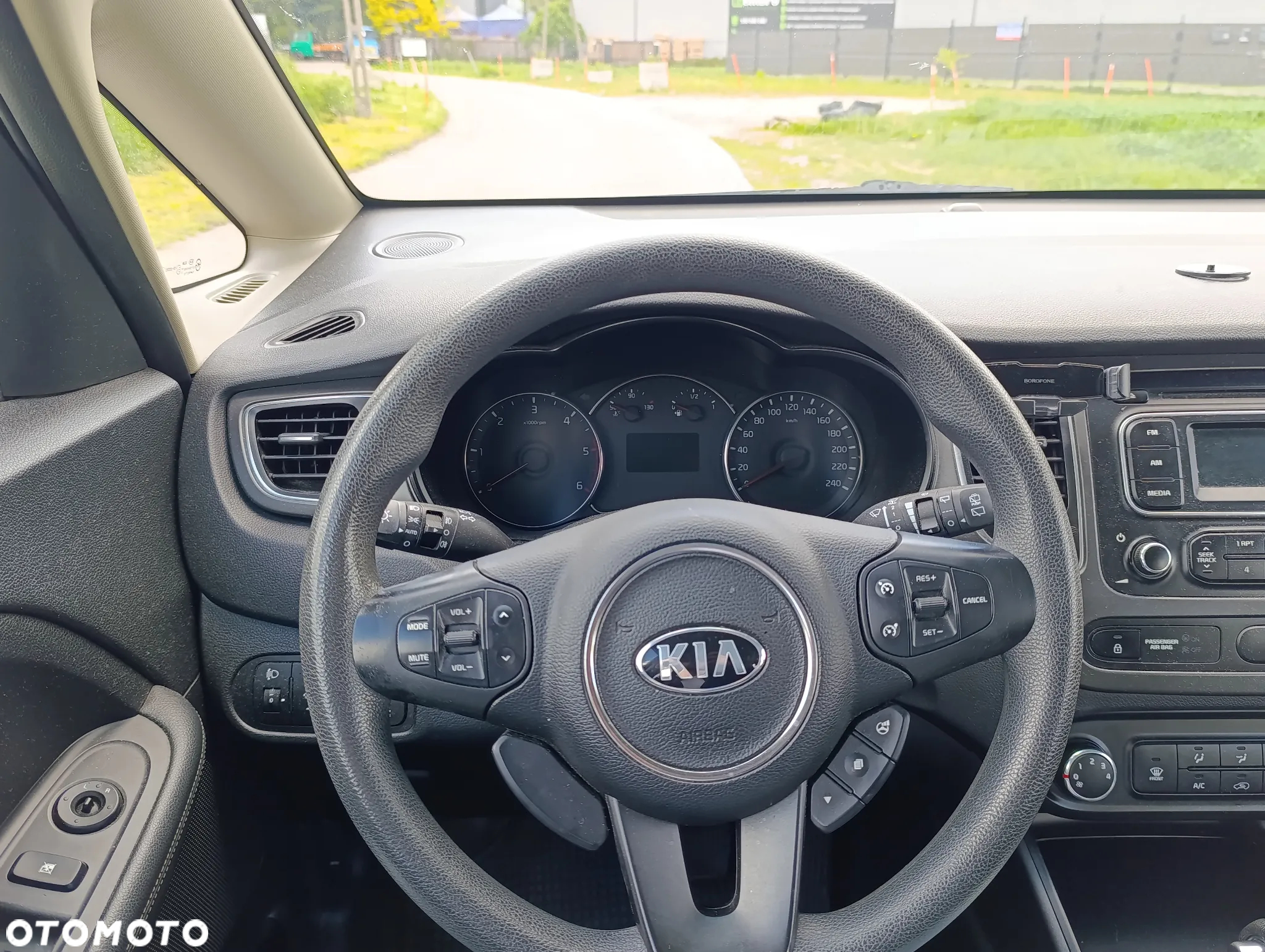 Kia Carens 1.7 CRDi M - 10