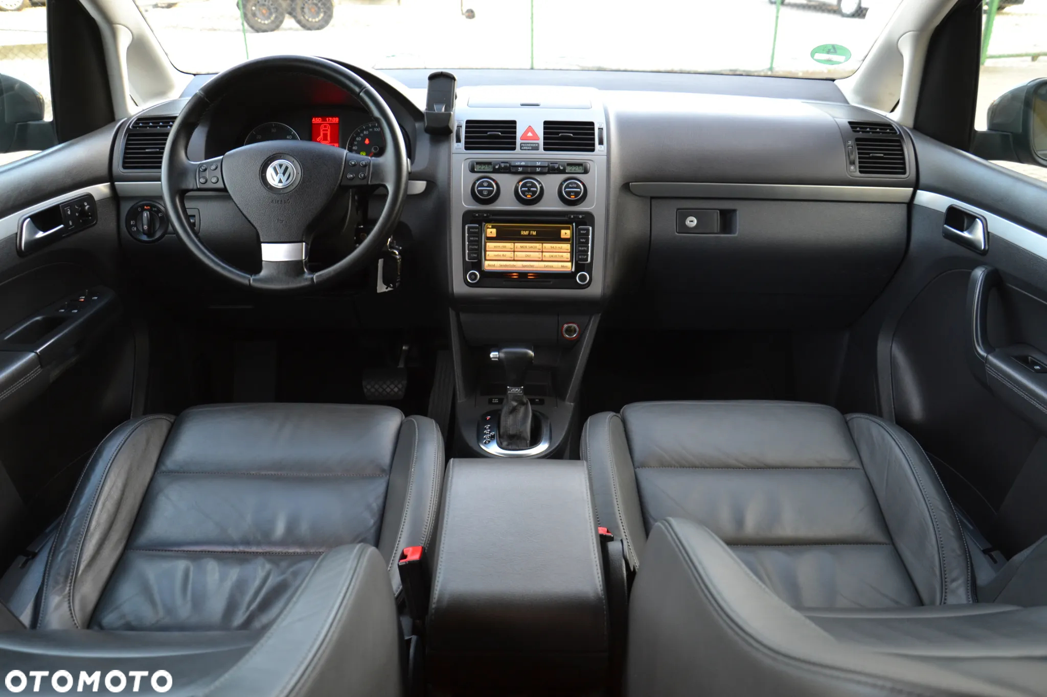 Volkswagen Touran 2.0 TDI DPF Highline DSG - 20