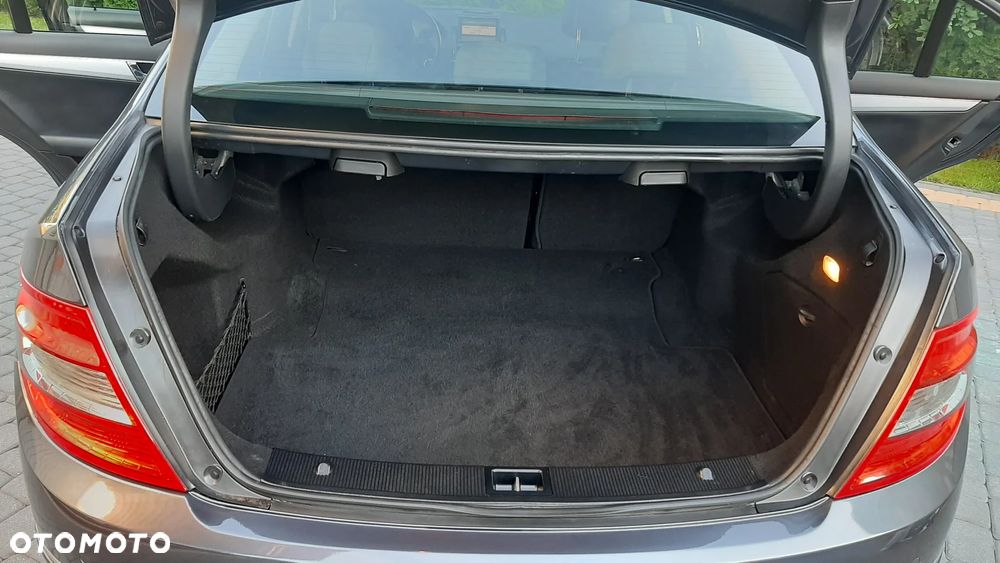 Mercedes-Benz Klasa C 180 Kompressor BlueEFFICIENCY Avantgarde - 35