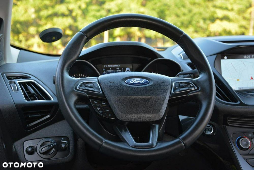 Ford Kuga 1.5 EcoBoost 2x4 Titanium - 25