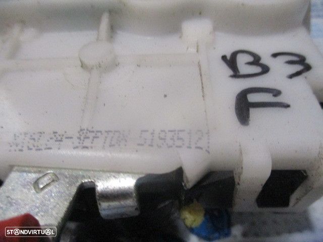 Fecho 51935121  52041737 FIAT  500 2 FASE 2 2017 1.2I 69CV 3P BRANCO FDRT 4 PINOS FIAT 500 2 FASE 2 2019 1.2I 69CV 3P PRETO FD - 4