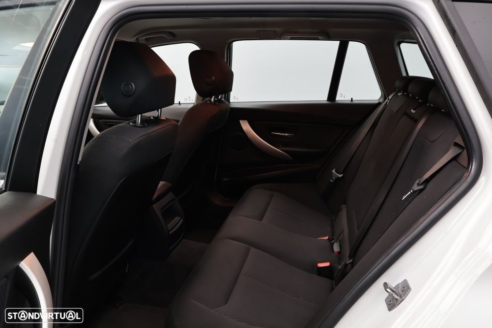 BMW 318 d Line Sport Auto - 23