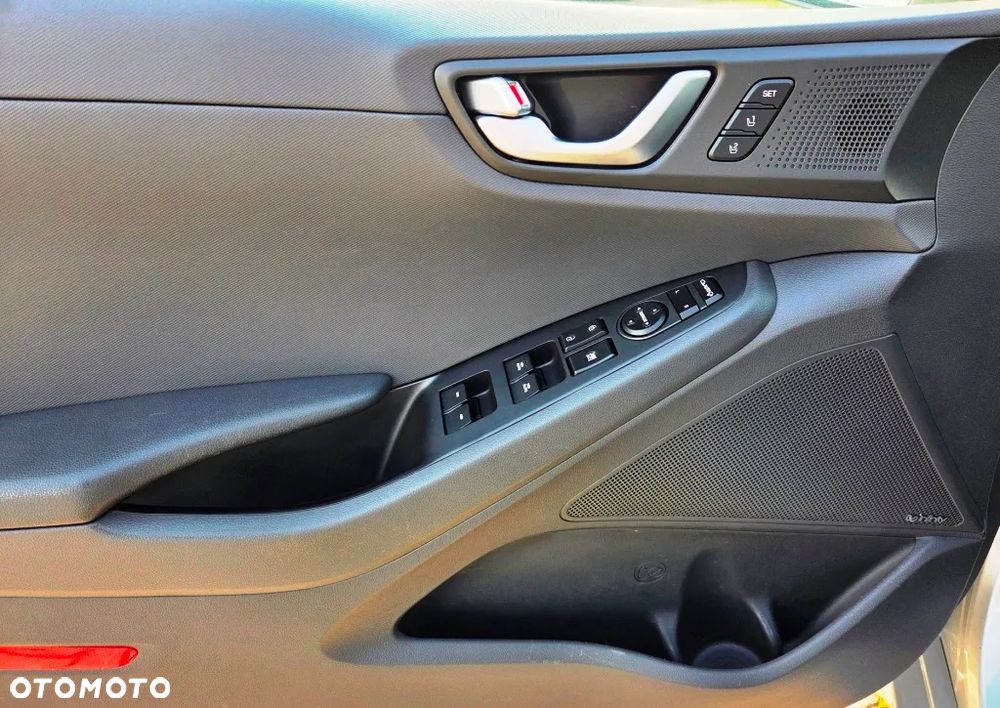 Hyundai IONIQ Hybrid Premium - 22