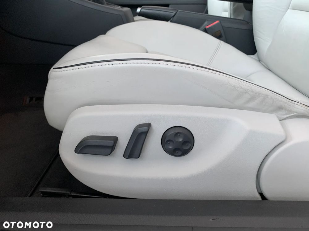 Audi RS4 Limousine Standard - 30