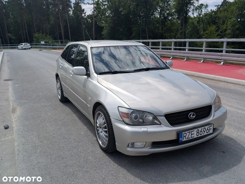 Lexus IS 200 SportCross - 2