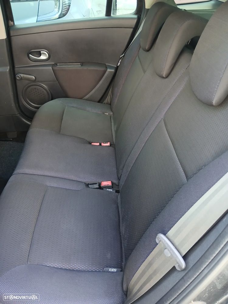 Renault Clio - 10