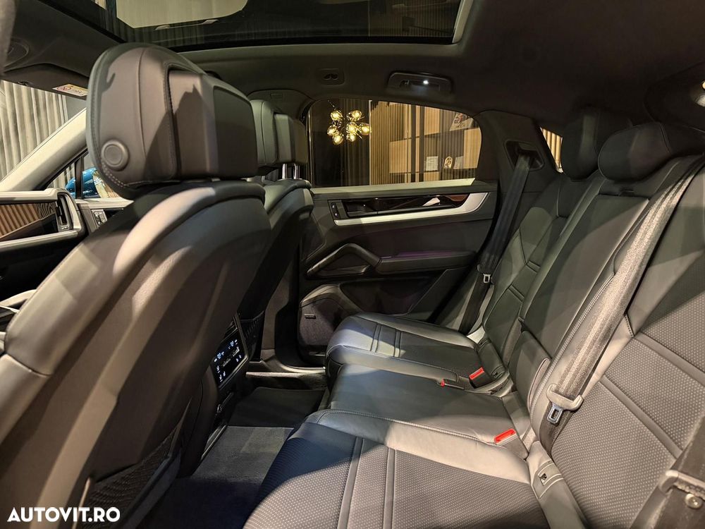 Porsche Cayenne Coupe E-Hybrid Black Edition - 35