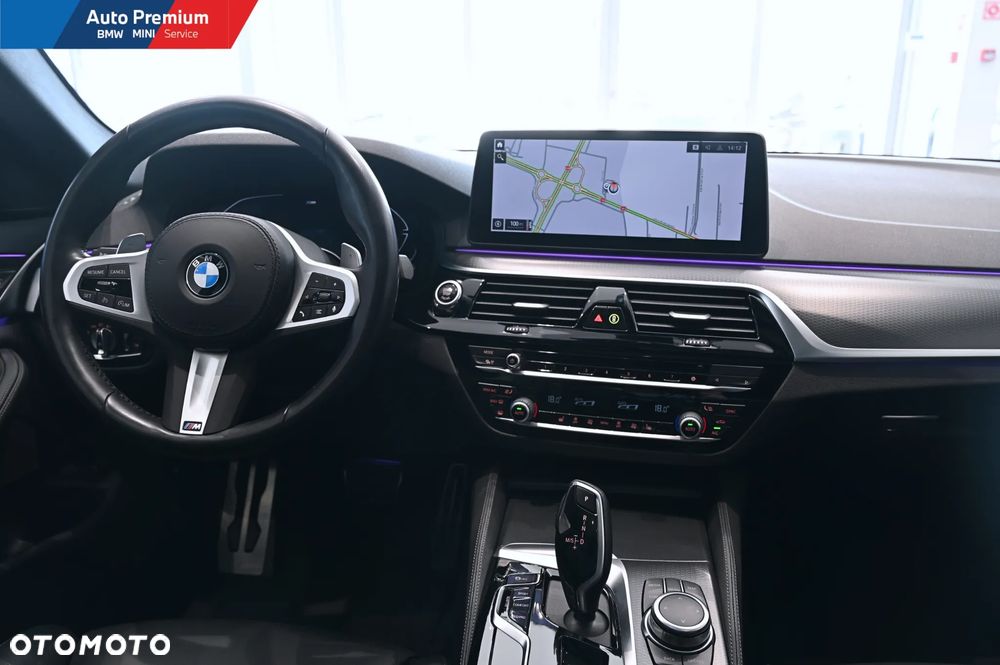 BMW Seria 5 540i xDrive mHEV - 15