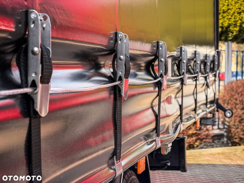 Iveco Daily plandeka 10ep, sypialnia - 15