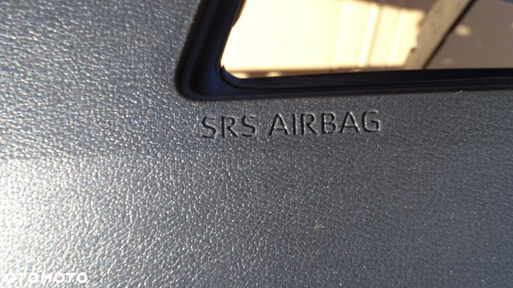 TOYOTA COROLLA E21 - deska rozdzielcza, konsoleta - 7