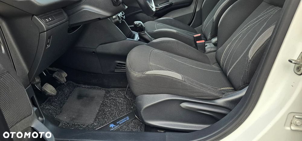 Peugeot 208 82 VTI Allure - 23