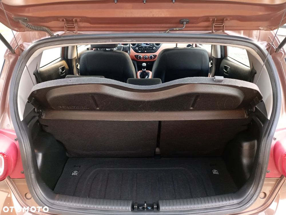 Hyundai i10 1.0 Fifa World Cup Edition - 16