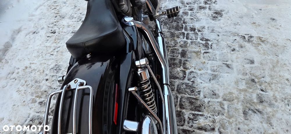 Harley-Davidson Sportster Custom 883C - 20