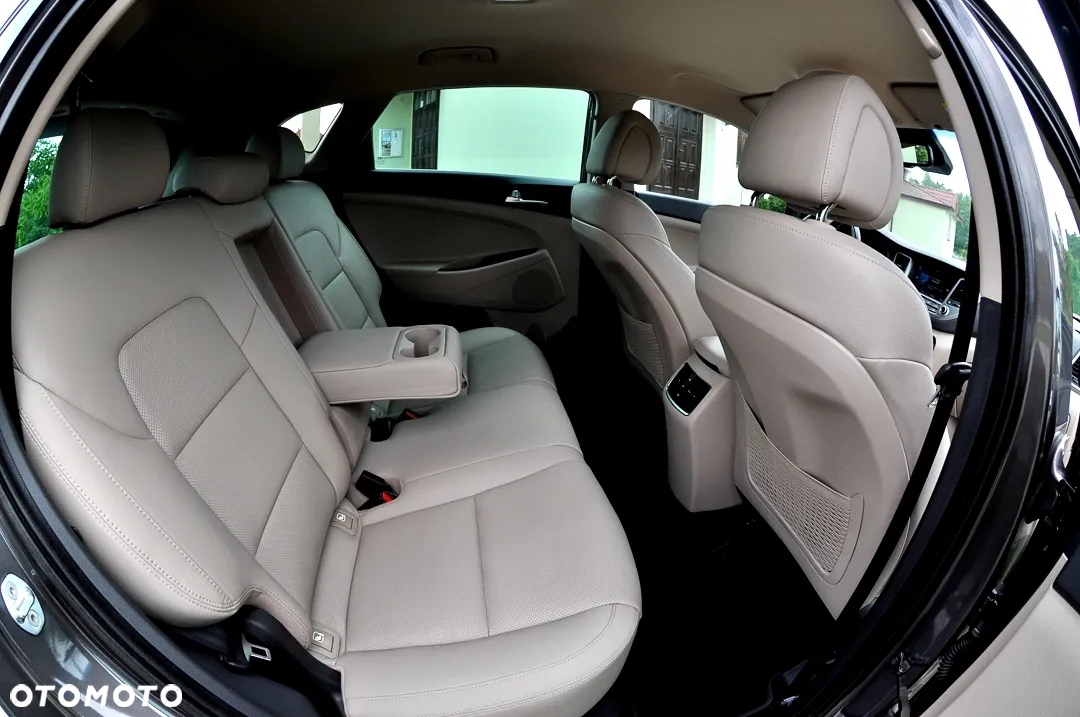 Hyundai Tucson 2.0 CRDI BlueDrive Style 2WD - 21