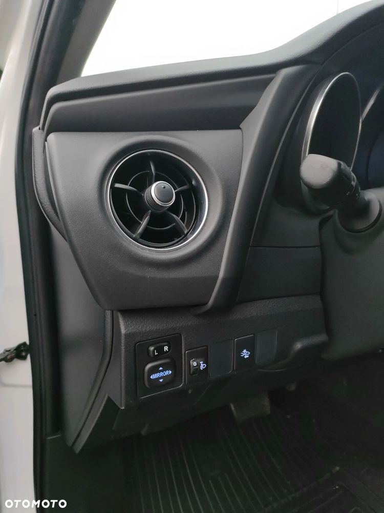 Toyota Auris Hybrid 135 Prestige - 27