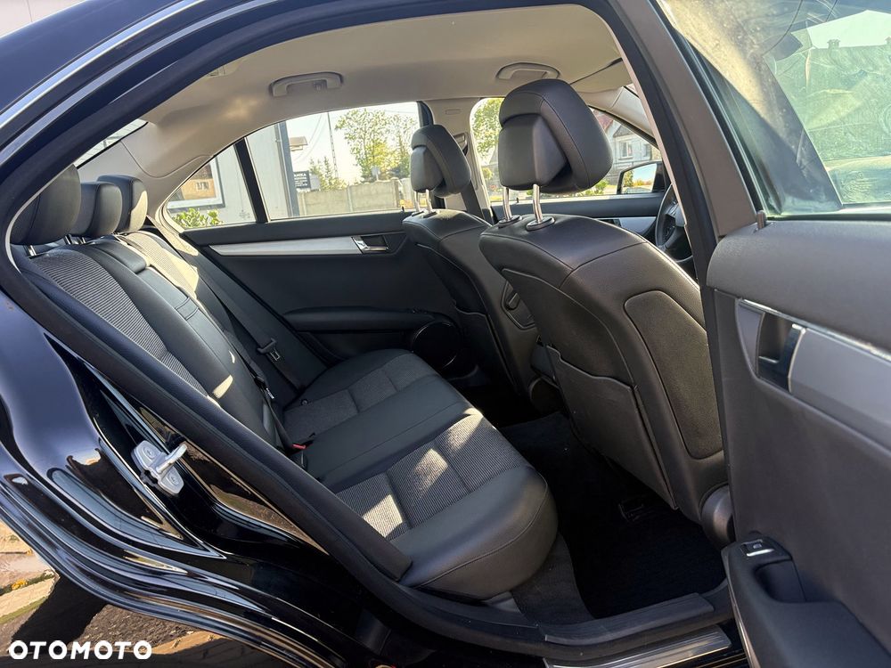 Mercedes-Benz Klasa C 180 CGI Automatik BlueEFFICIENCY Avantgarde - 9