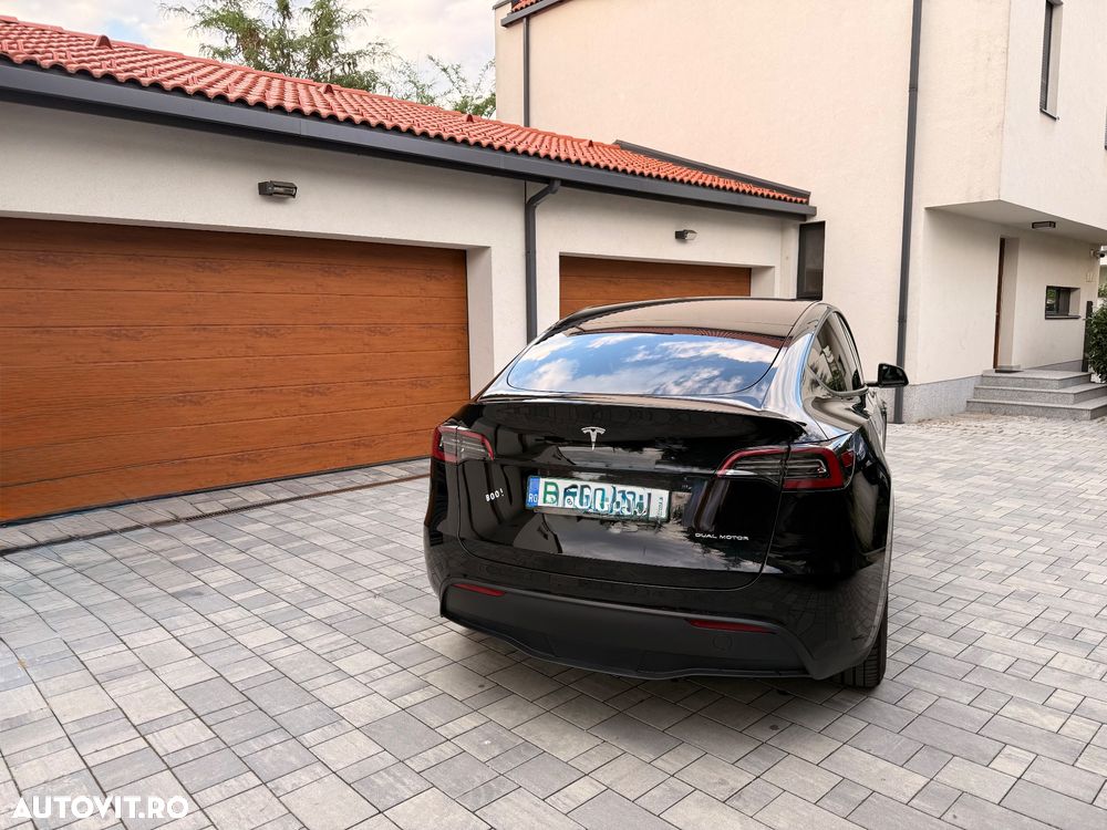 Tesla Model Y - 2