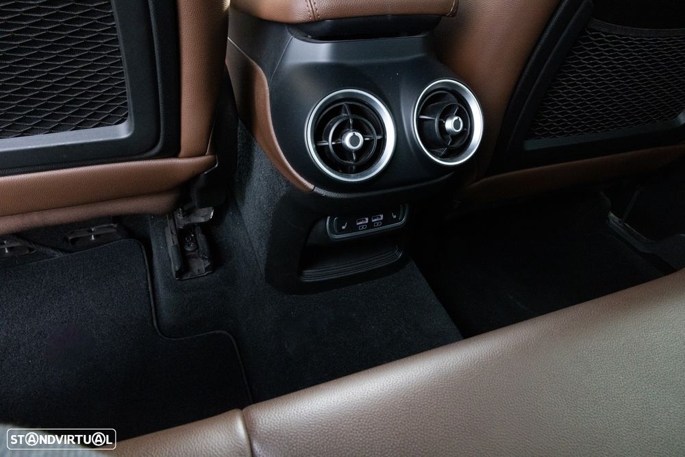 Alfa Romeo Stelvio 2.2 16V AT8 Q4 Veloce - 9