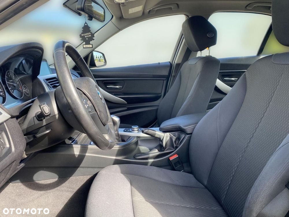 BMW Seria 3 318d EU6 - 13