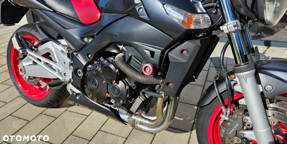 Suzuki GSR - 11