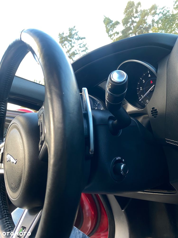 Jaguar F-Pace - 21
