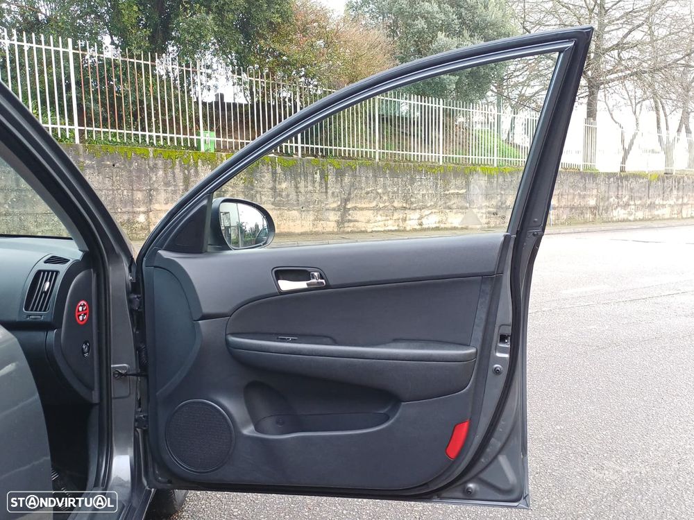 Hyundai i30 CW 1.6 CRDi Comfort - 33