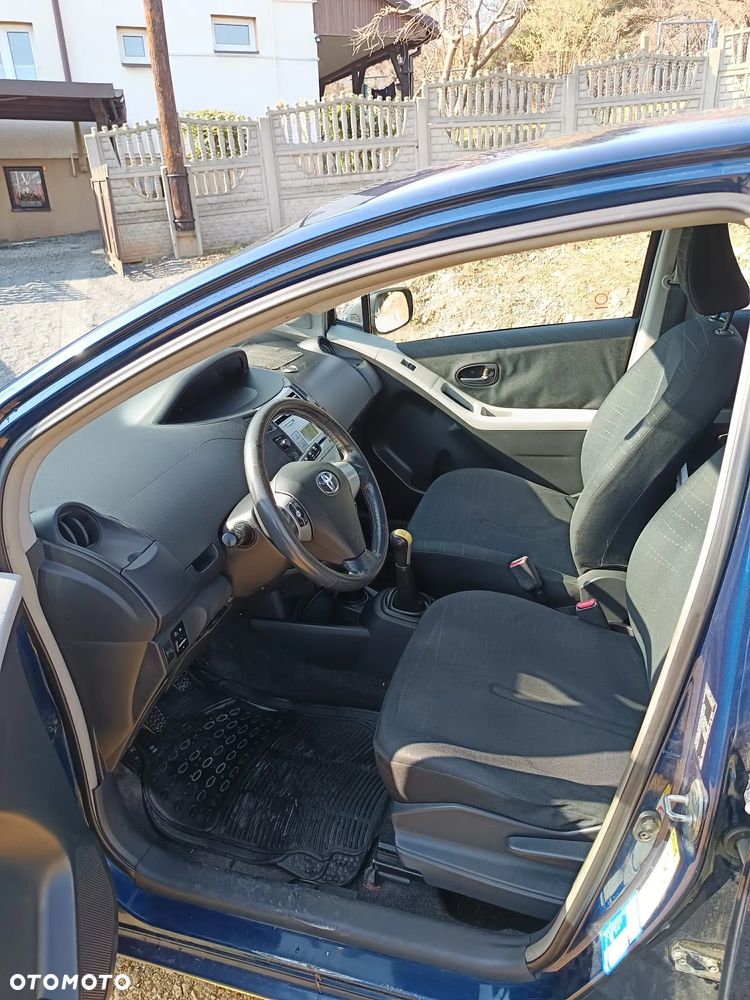 Toyota Yaris 1.0 VVT-i - 10