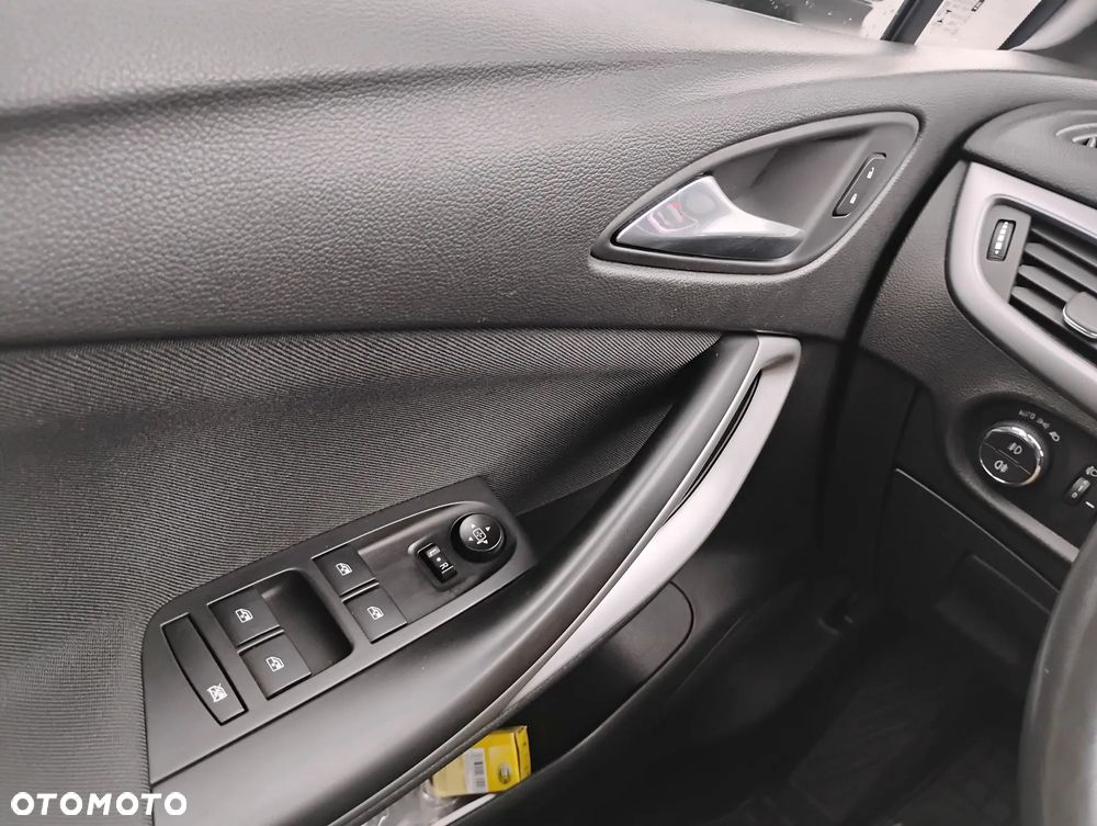Opel Astra 1.4 T GPF Dynamic S&S - 16