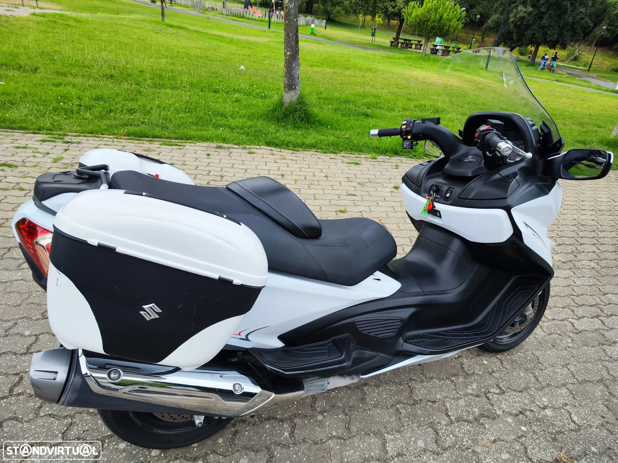 Suzuki Burgman 650 Executive Abs - 11