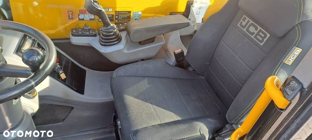 JCB 542-70 Agri Xtra - 10