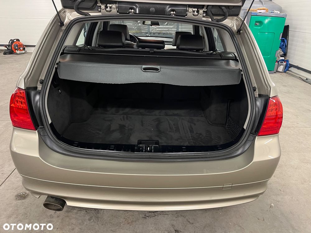 BMW Seria 3 318d DPF Edition Sport - 13