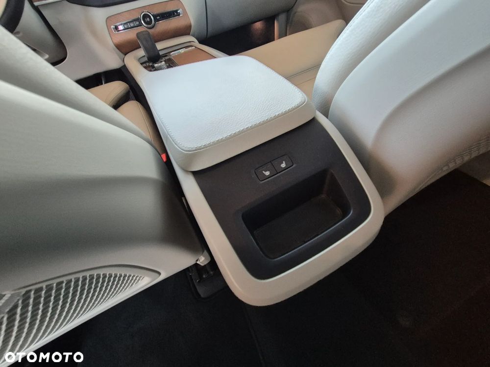 Volvo XC 90 B5 D AWD Momentum Pro - 21