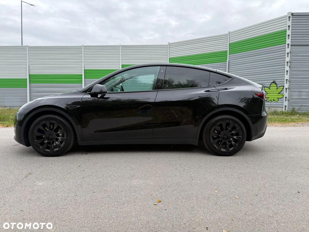 Tesla Model Y - 2