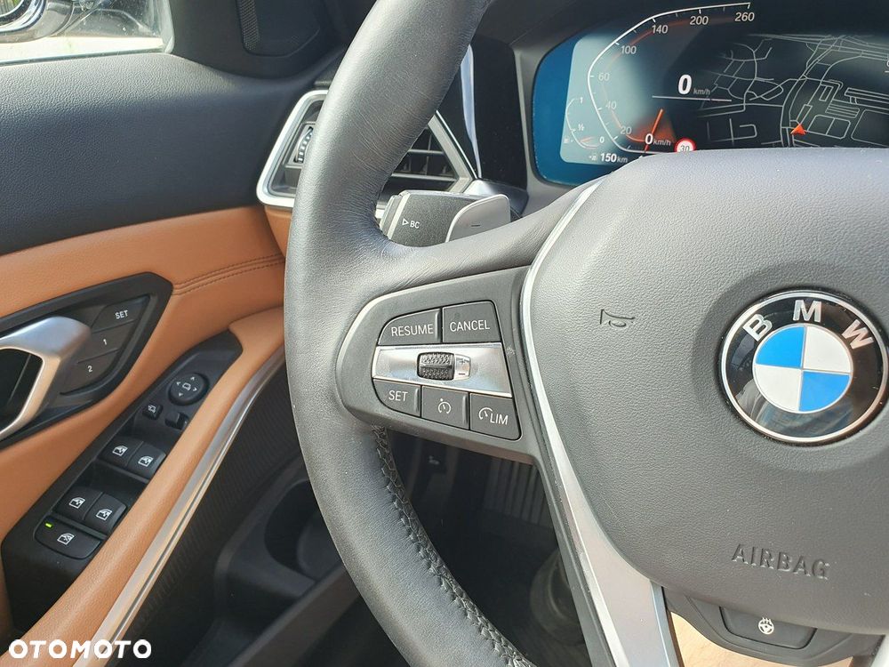 BMW Seria 3 330i xDrive - 25