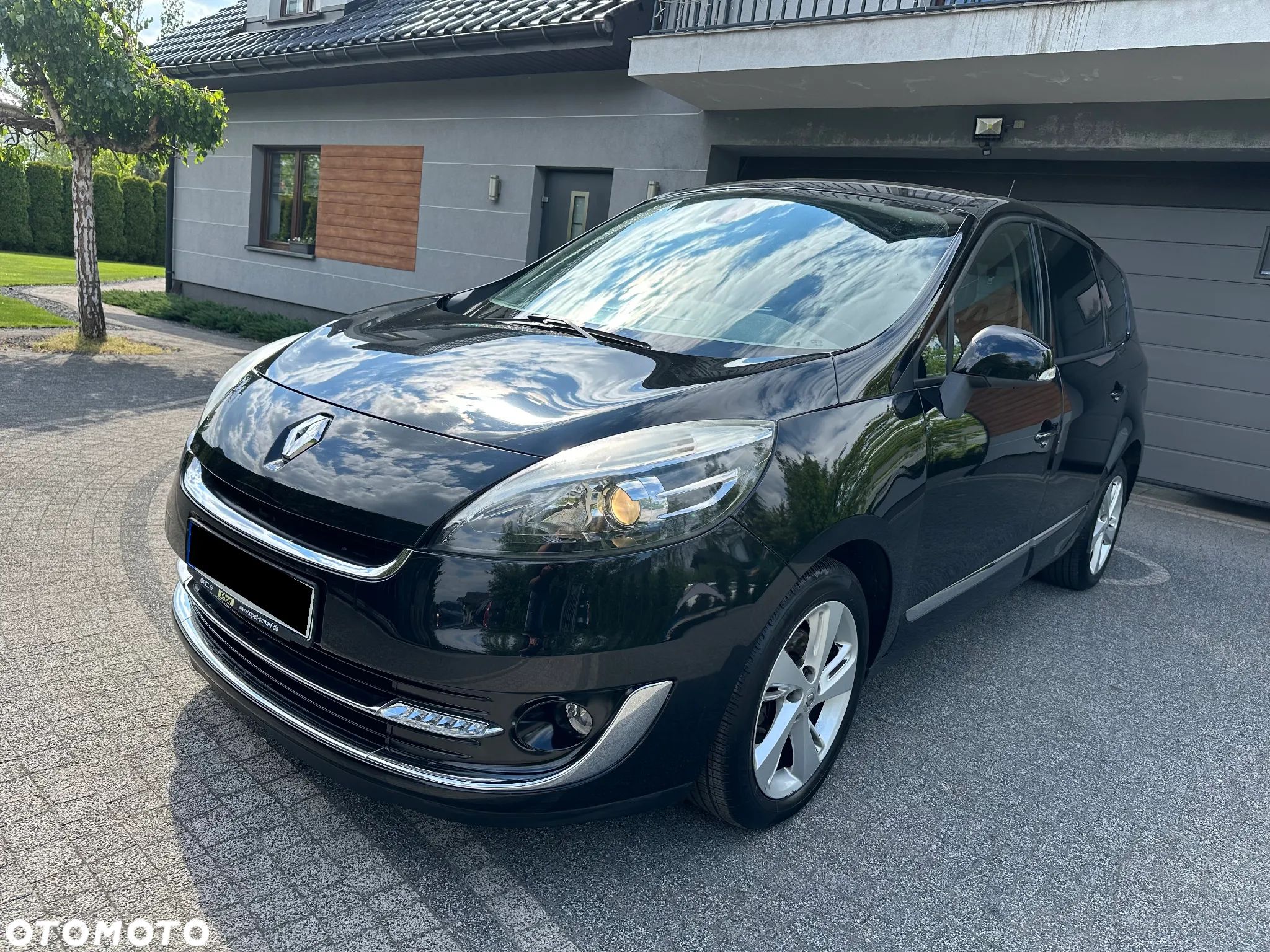 Renault Grand Scenic - 1