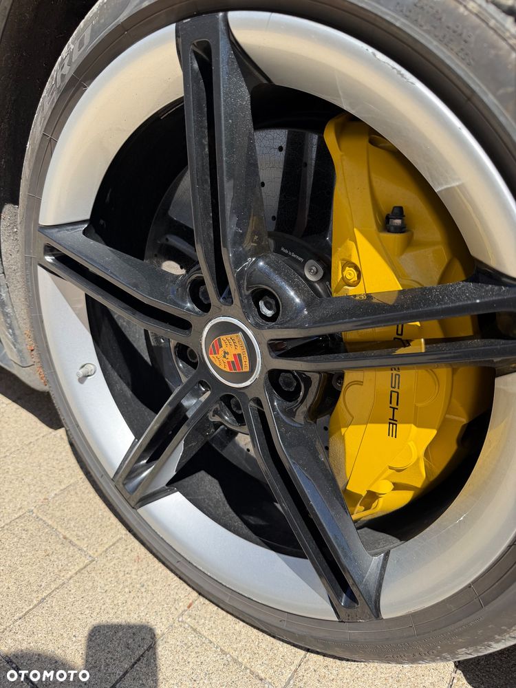Porsche Taycan - 7