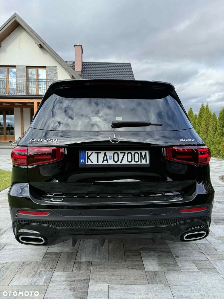 Mercedes-Benz GLB 250 4-Matic AMG Line 8G-DCT - 4