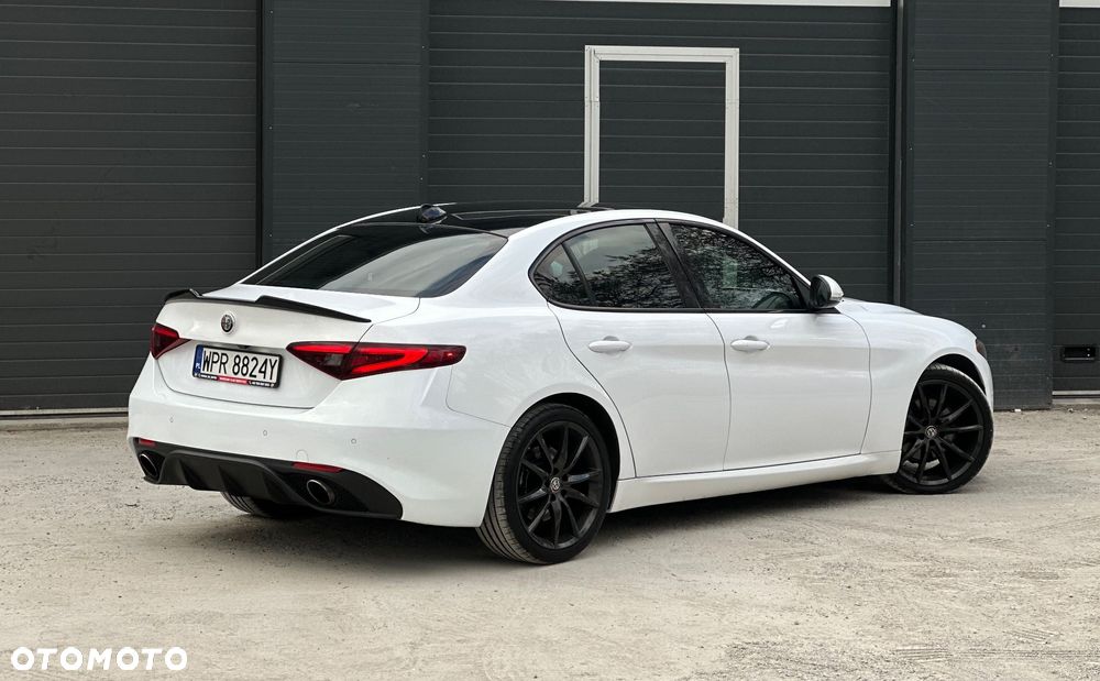 Alfa Romeo Giulia 2.0 Turbo 16V AT8-Q4 Ti - 5