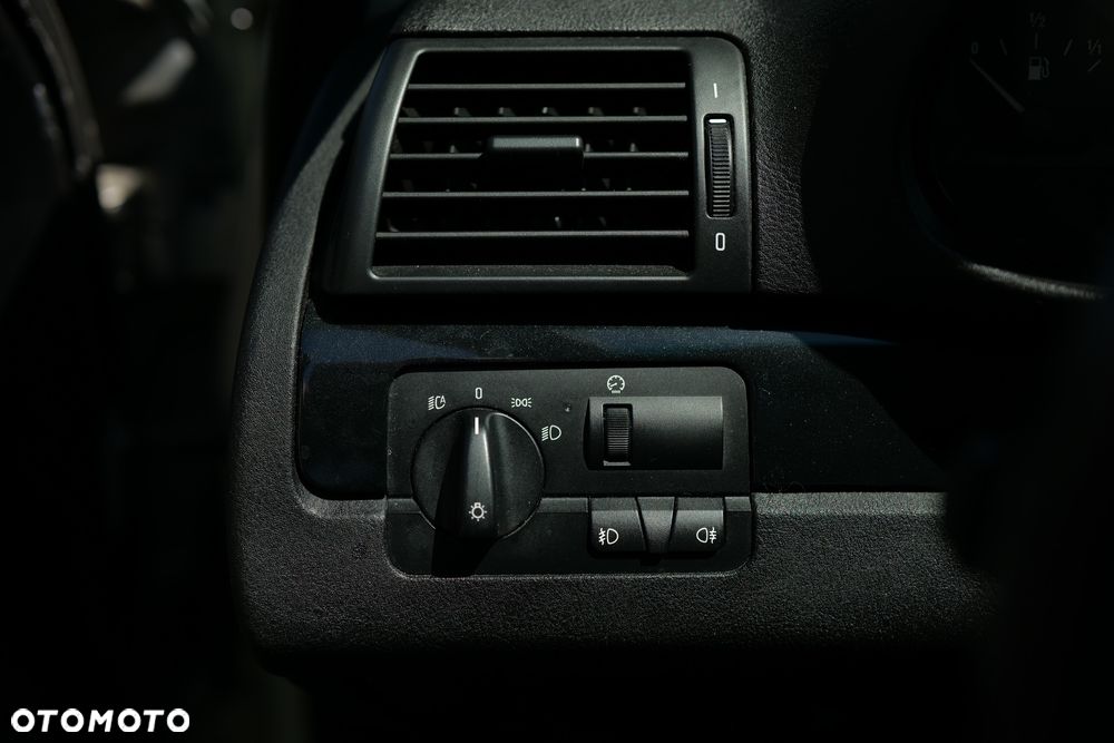 BMW Seria 3 320i - 14