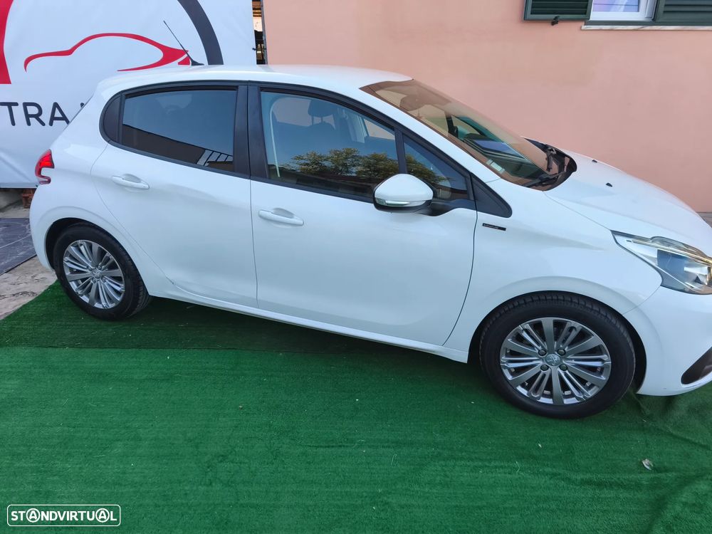 Peugeot 208 1.2 PureTech Signature - 31