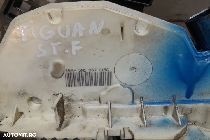 Broasca usa fata stanga 5N0837015C 5N0837015C Volkswagen VW Tiguan 1 - 3