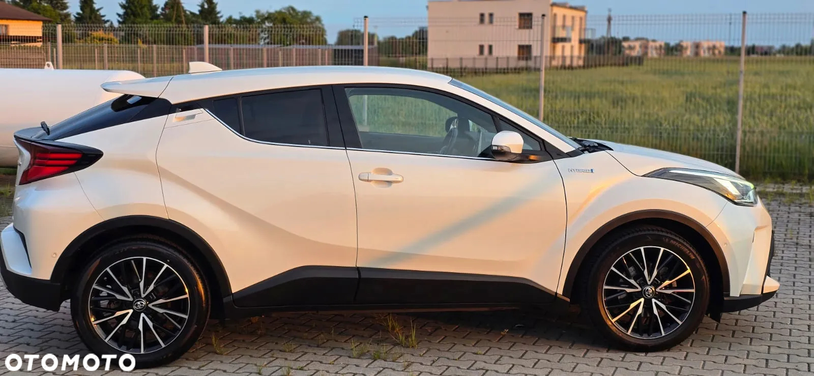 Toyota C-HR 2.0 Hybrid Executive - 4