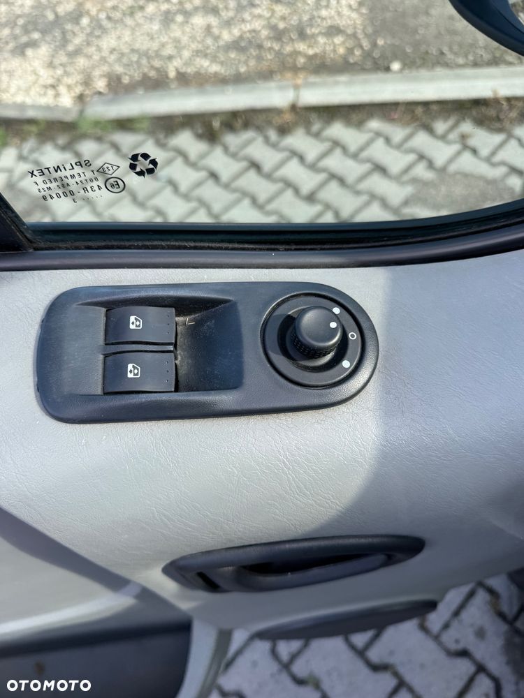 Opel Vivaro - 16