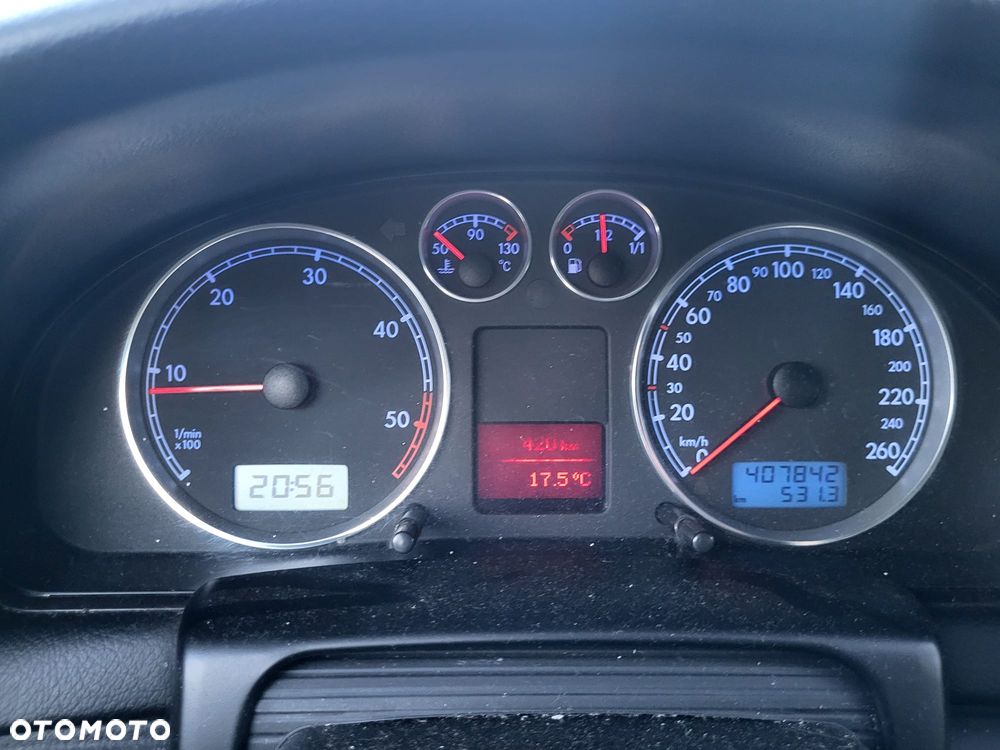 Volkswagen Passat 1.9 TDI Highline - 14