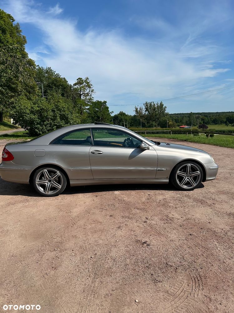 Mercedes-Benz CLK - 8