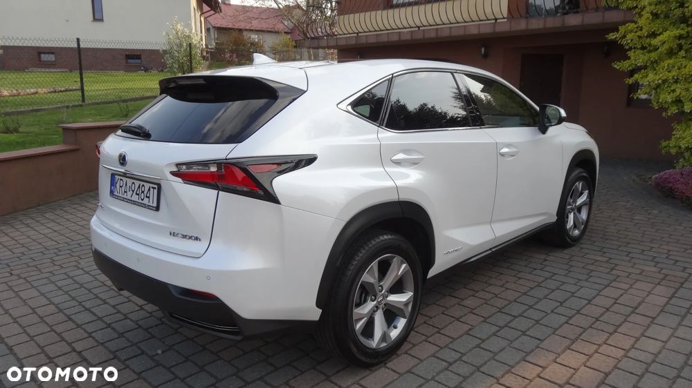 Lexus NX 300h Prestige AWD - 9